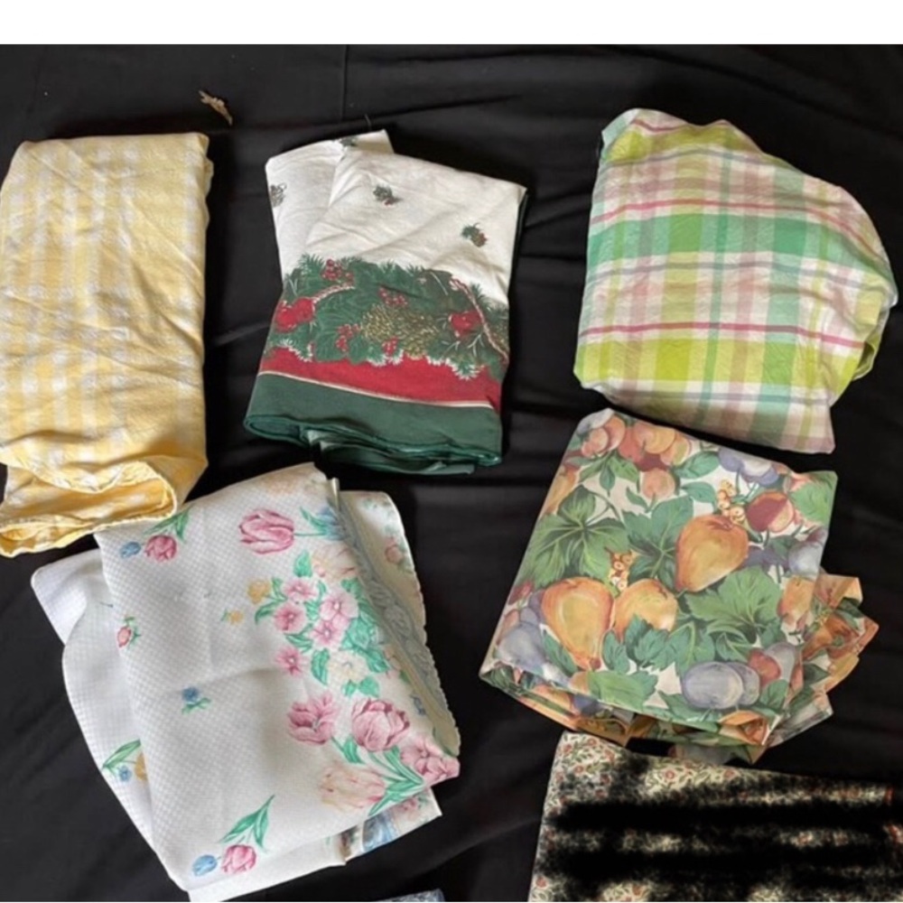 Read description Bundle tablecloths oval round etc